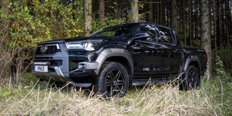 toyotahilux_imageroughmblk